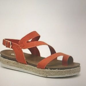 Kalissa Espandrille Platform Sandal NWT in box🎁
